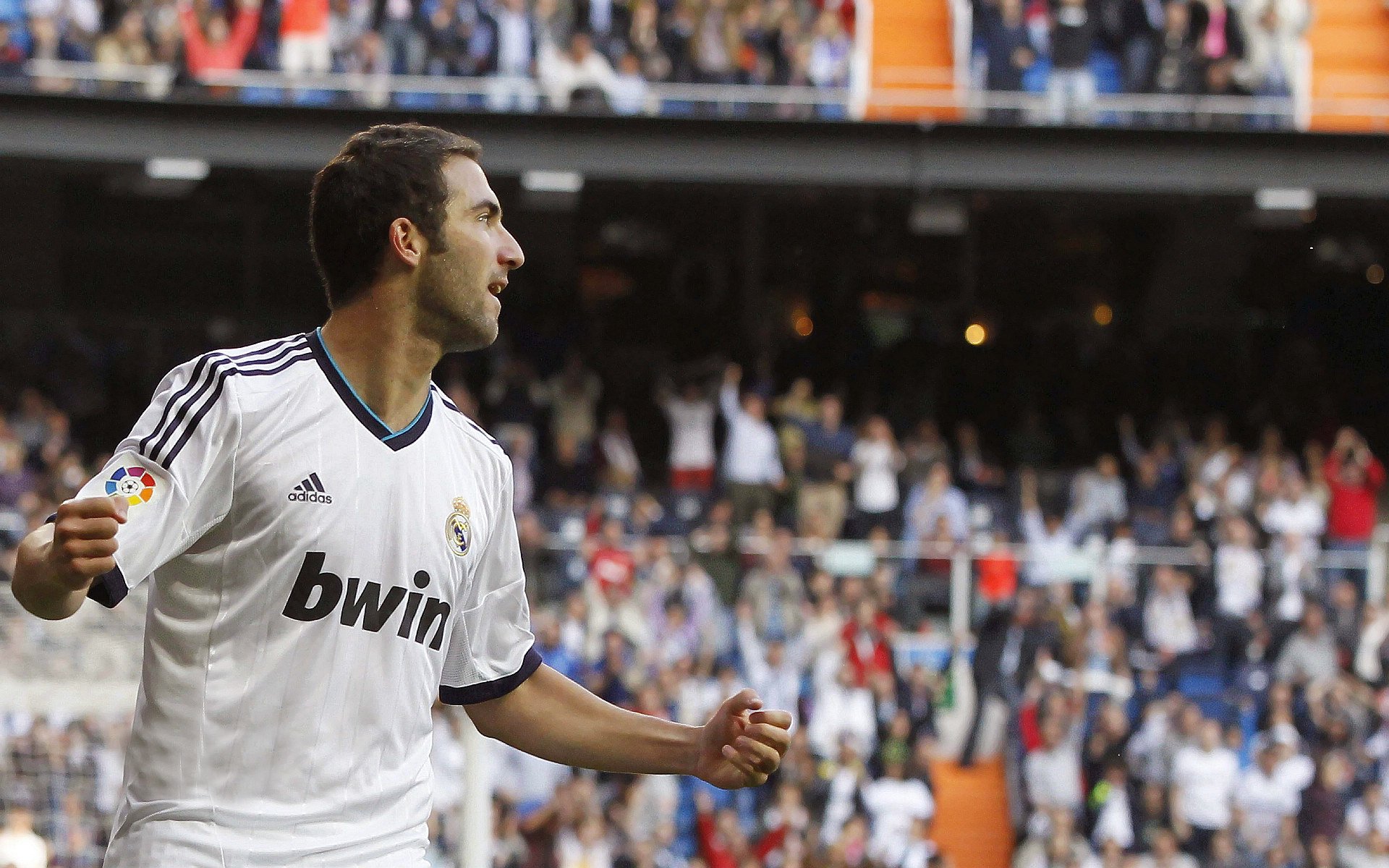 热那亚足球俱乐部近期在比赛中表现火热，热那亚足球俱乐部老板