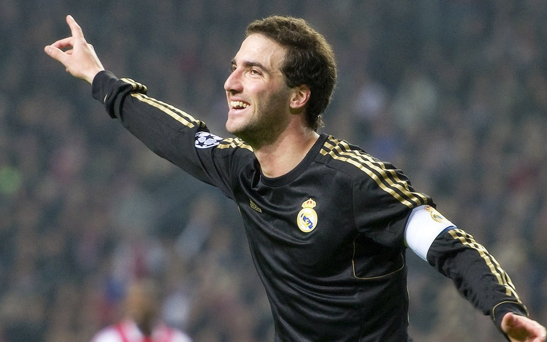 《虚拟偶像助阵：电竞与虚拟明星开启新合作时代》，虚拟偶像是哪一部电影的另外一个名字